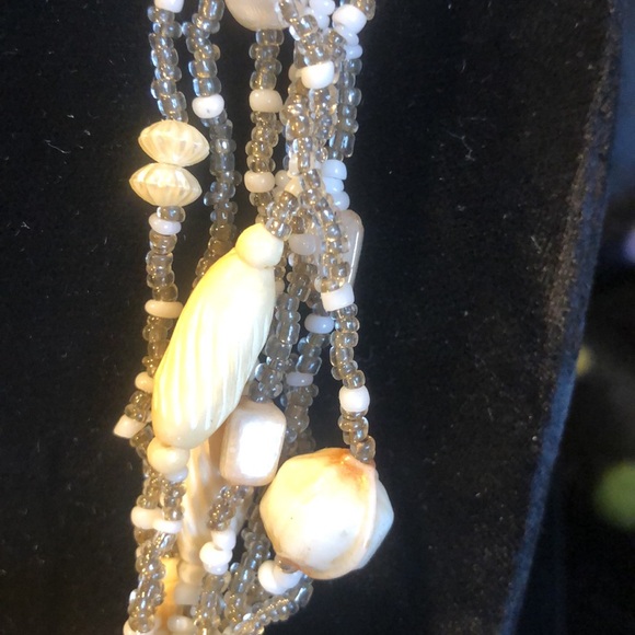 Beaded necklace - Picture 3 of 6